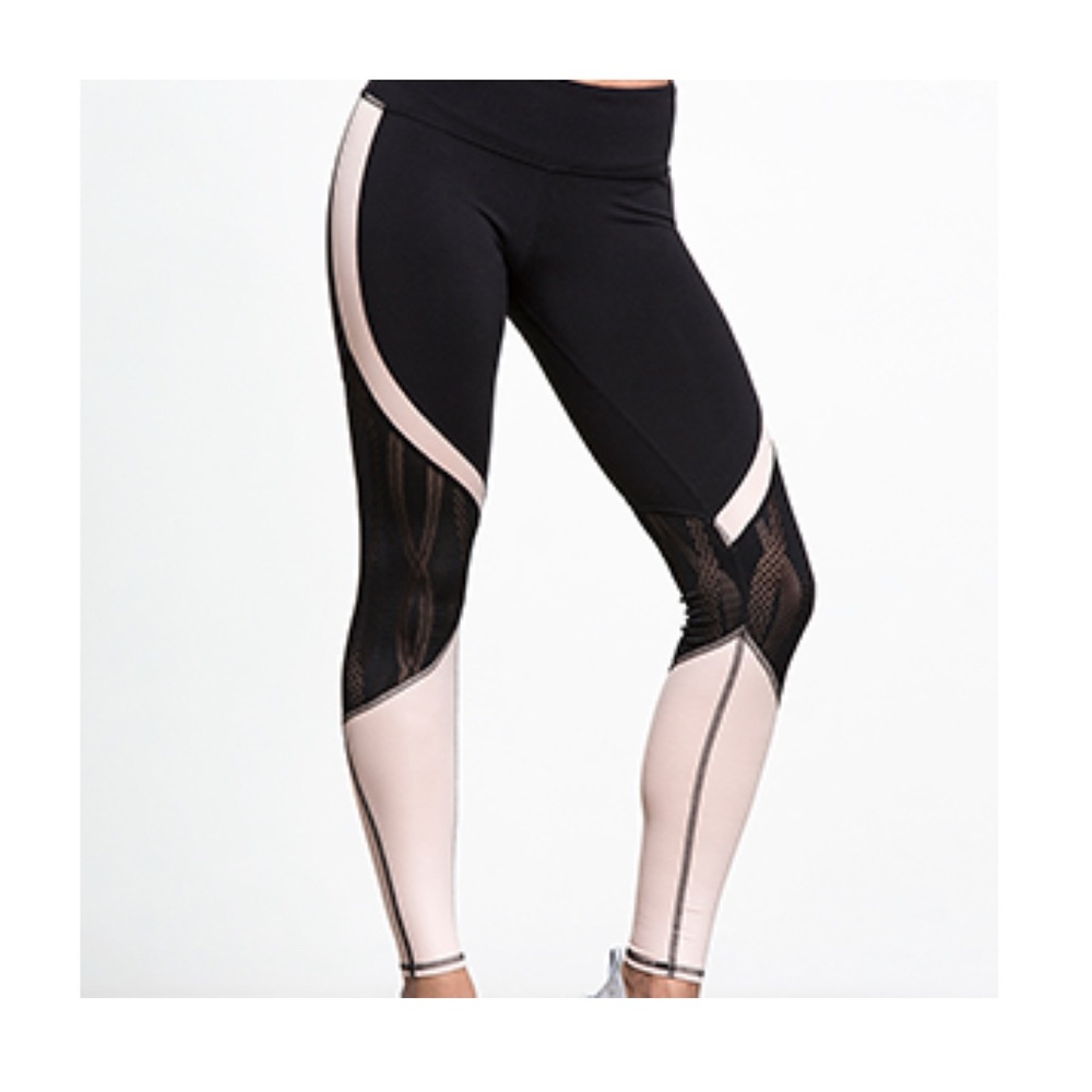 Alo Black and Cream Women's Athletic Leggings size Small